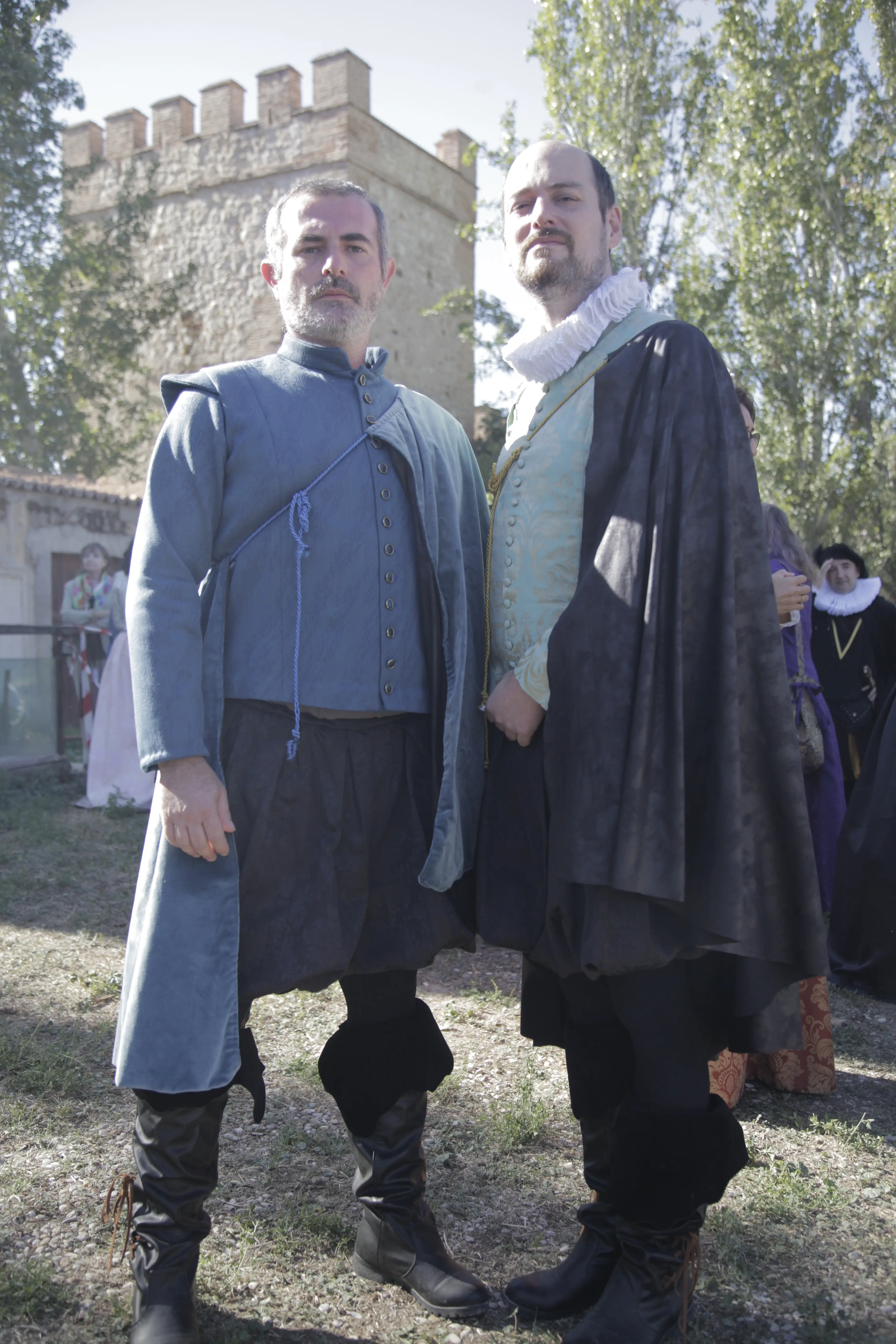 Caballeros trajes muralla — Mercado Cervantino 2022, confeccionado en Tresele