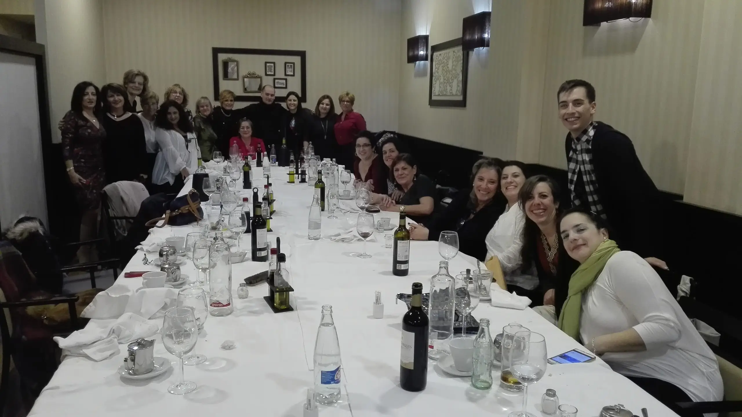 Alumnas y alumnos de la gran familia de Tresele en el taller