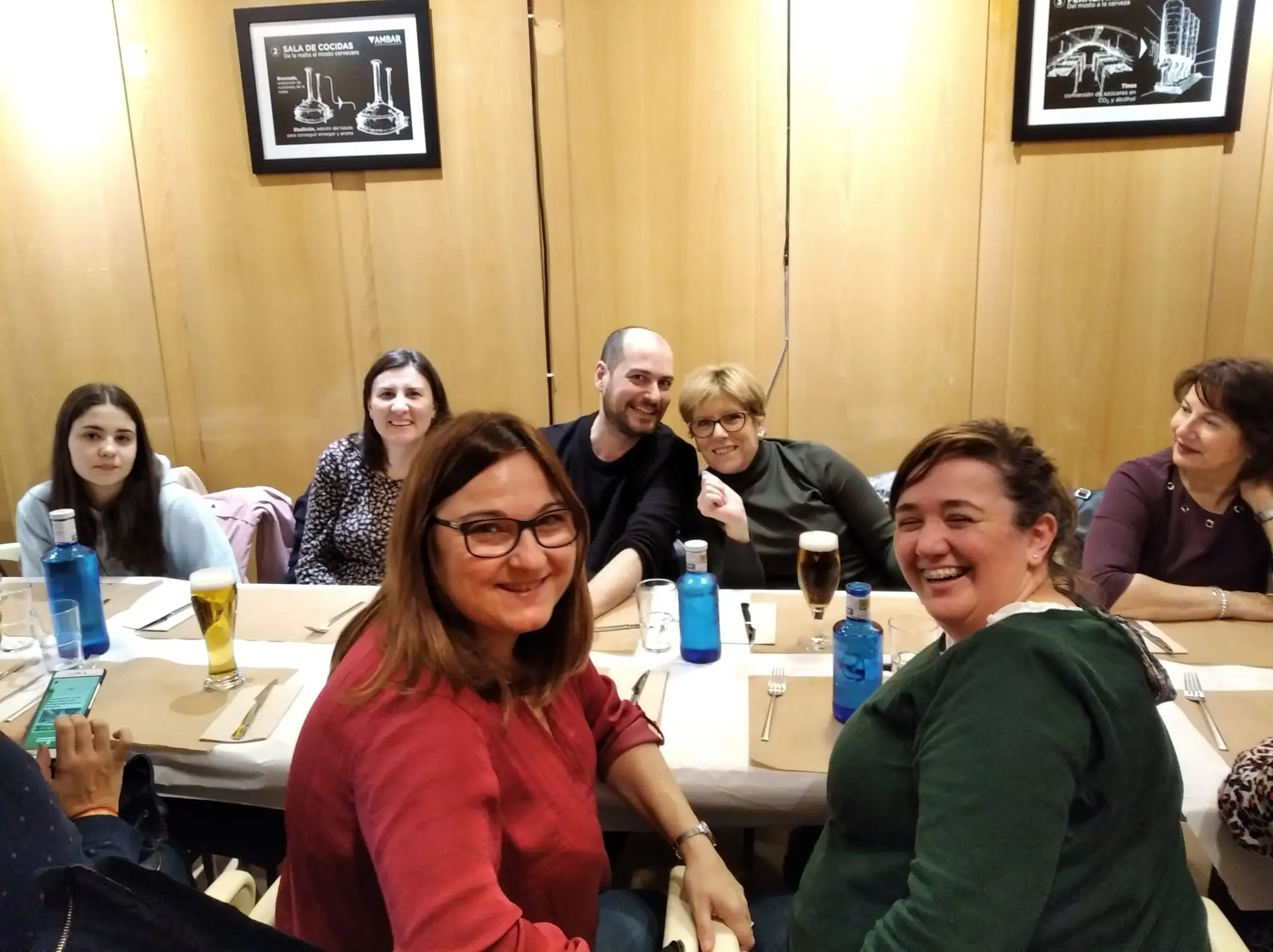 Alumnas y alumnos de la gran familia de Tresele en el taller