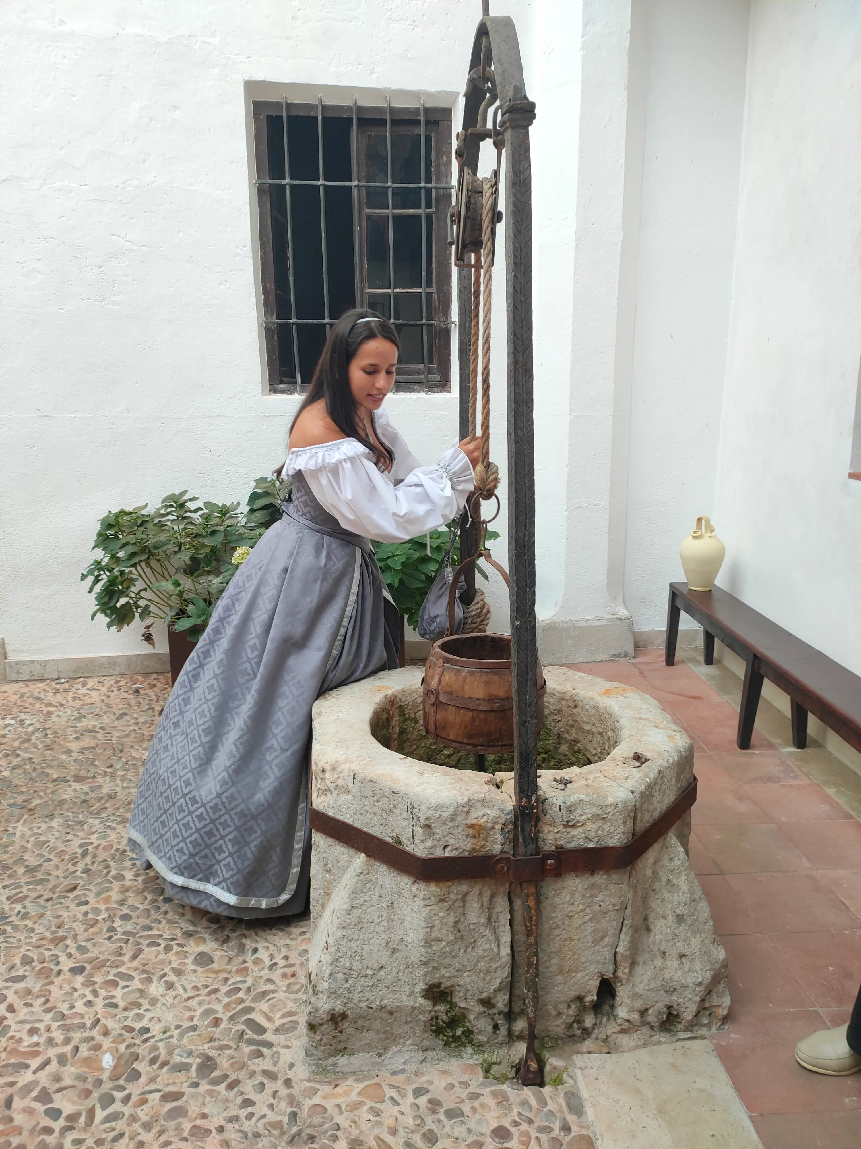 Dama gris pozo patio — Mercado Cervantino 2023, confeccionado en Tresele