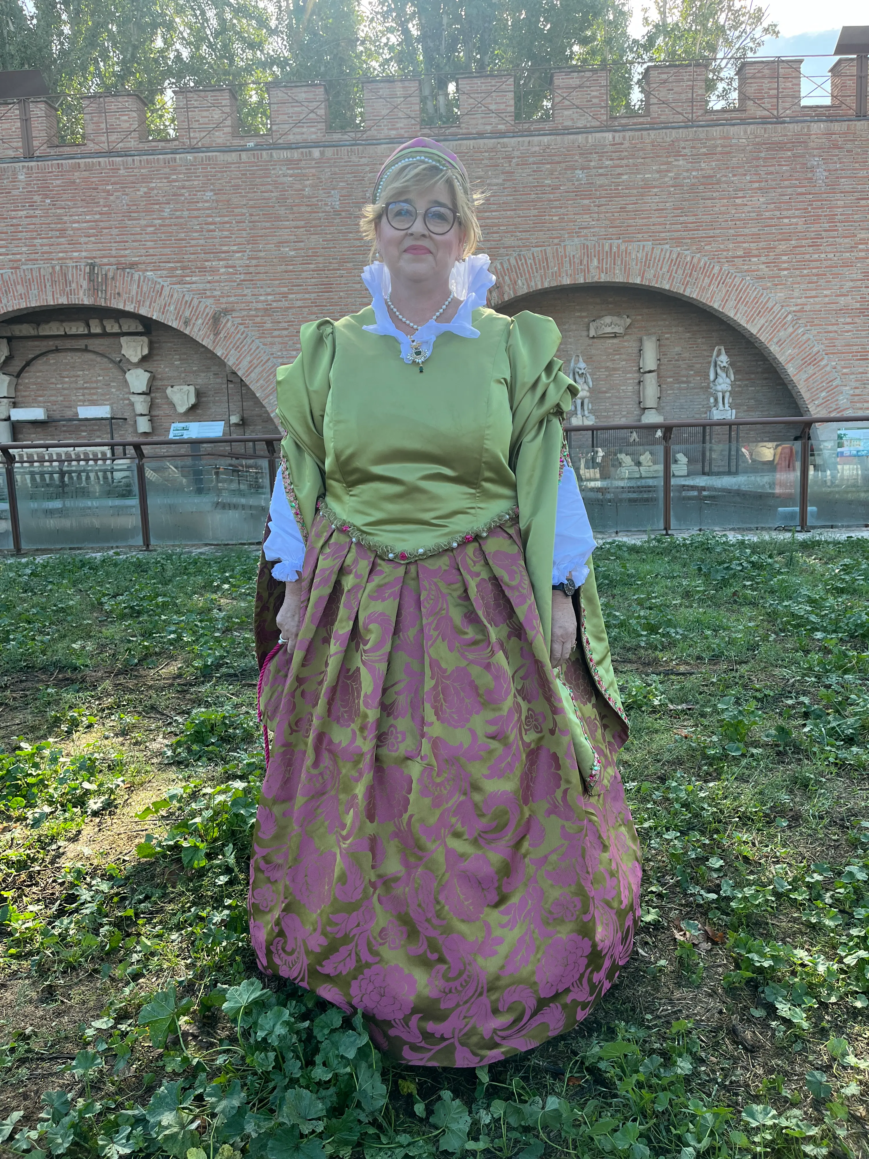 Dama oliva damasco magenta — Mercado Cervantino 2024, confeccionado en Tresele