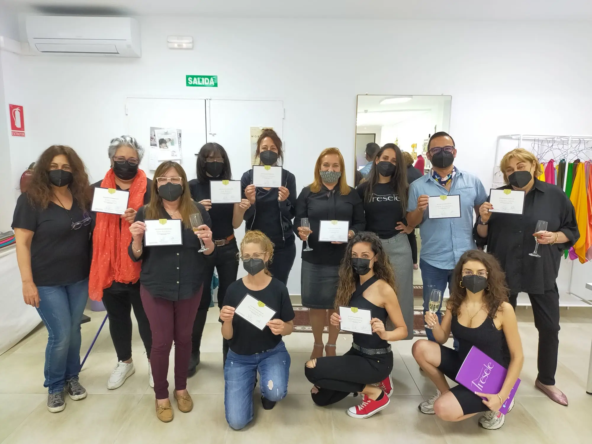 Alumnas y alumnos de la gran familia de Tresele en el taller