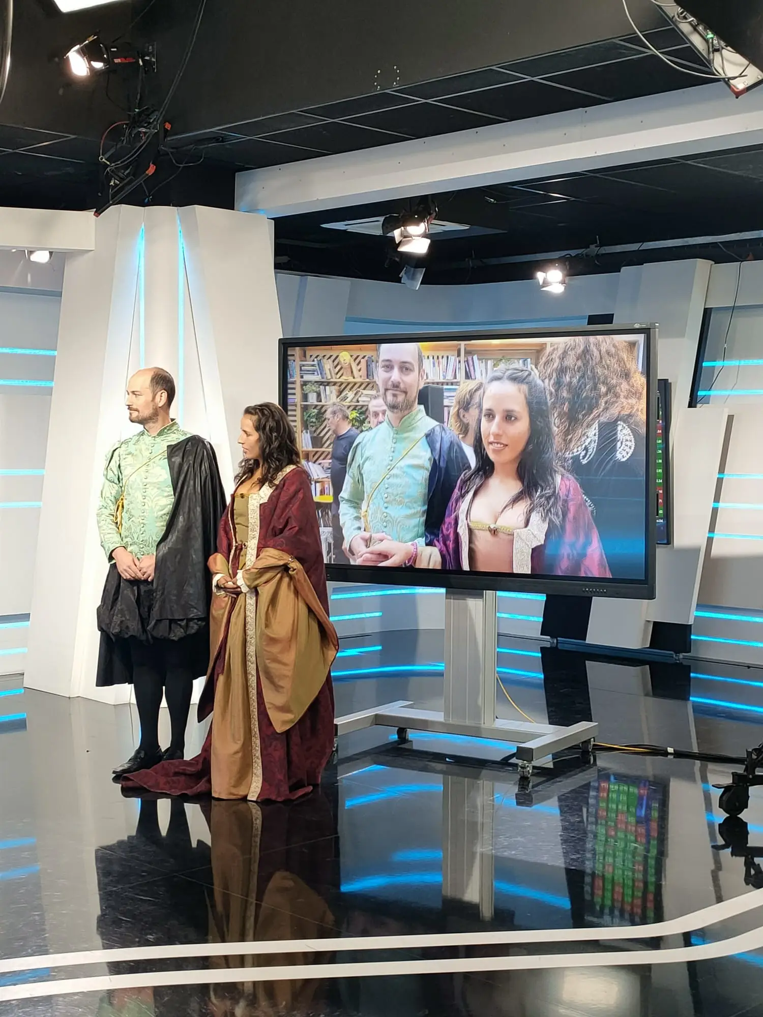 Entrevista television trajes — Mercado Cervantino 2022, confeccionado en Tresele