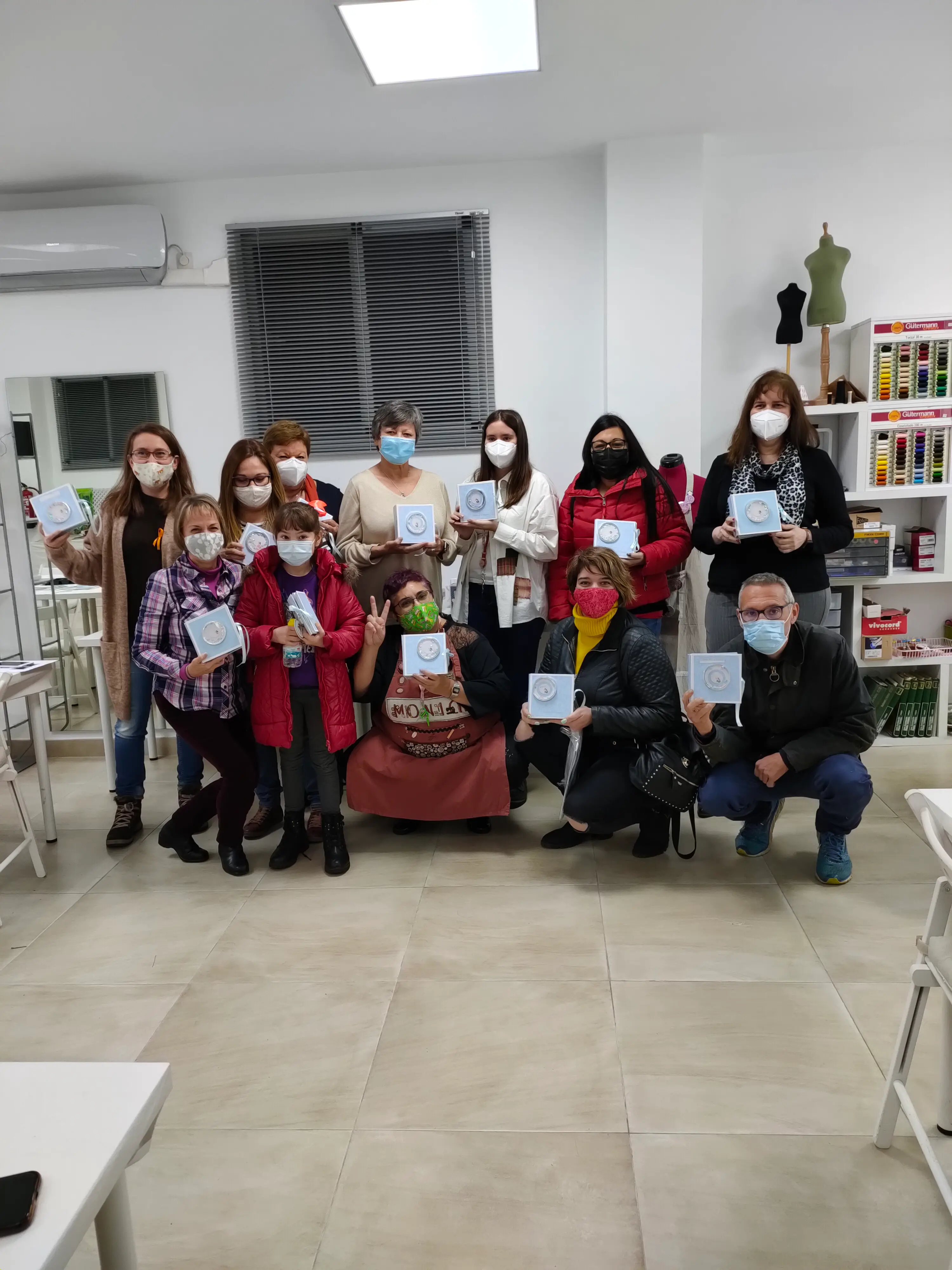 Alumnas y alumnos de la gran familia de Tresele en el taller