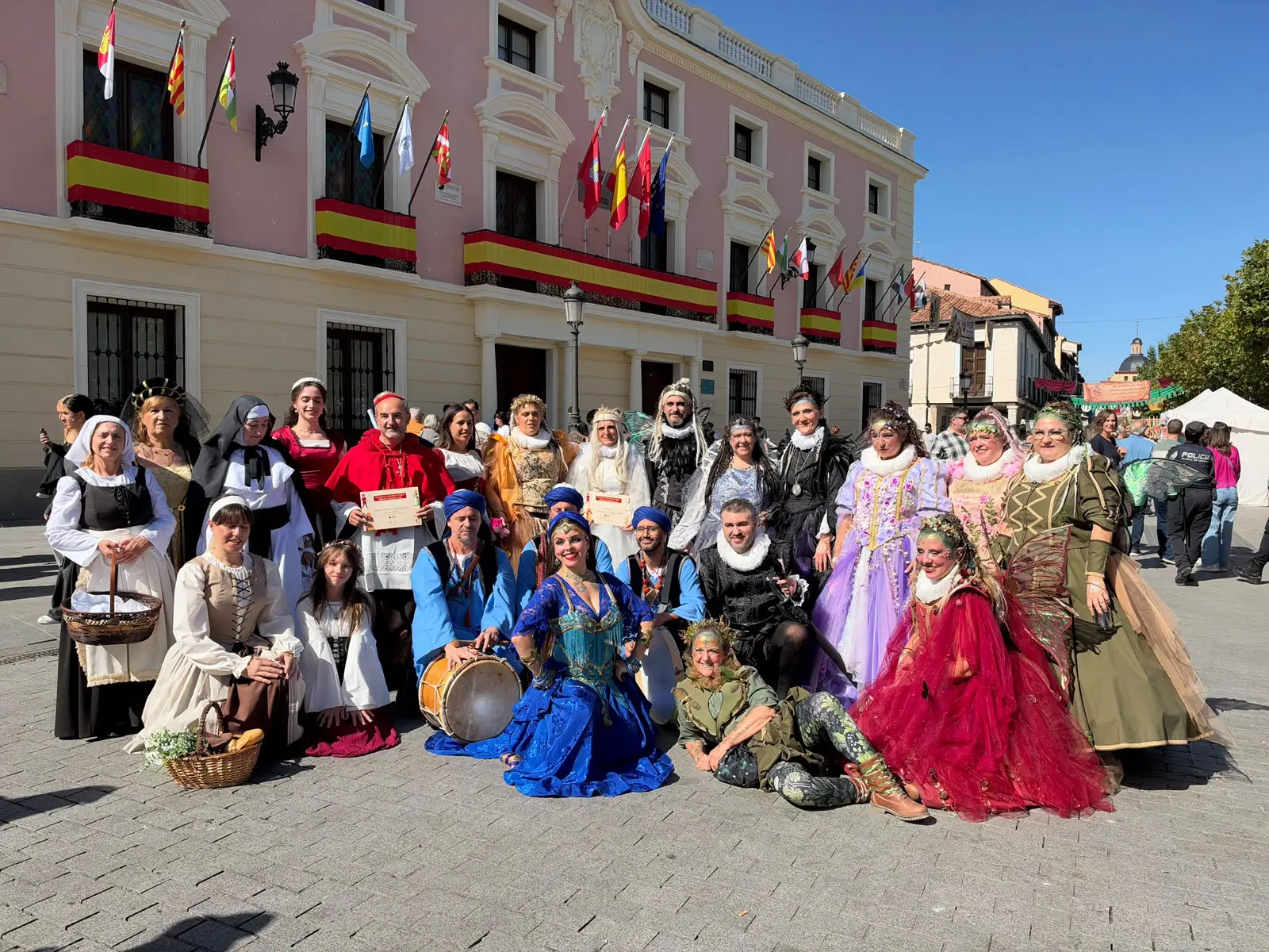 Grupo trajes cervantinos mercado — Mercado Cervantino 2026, confeccionado en Tresele