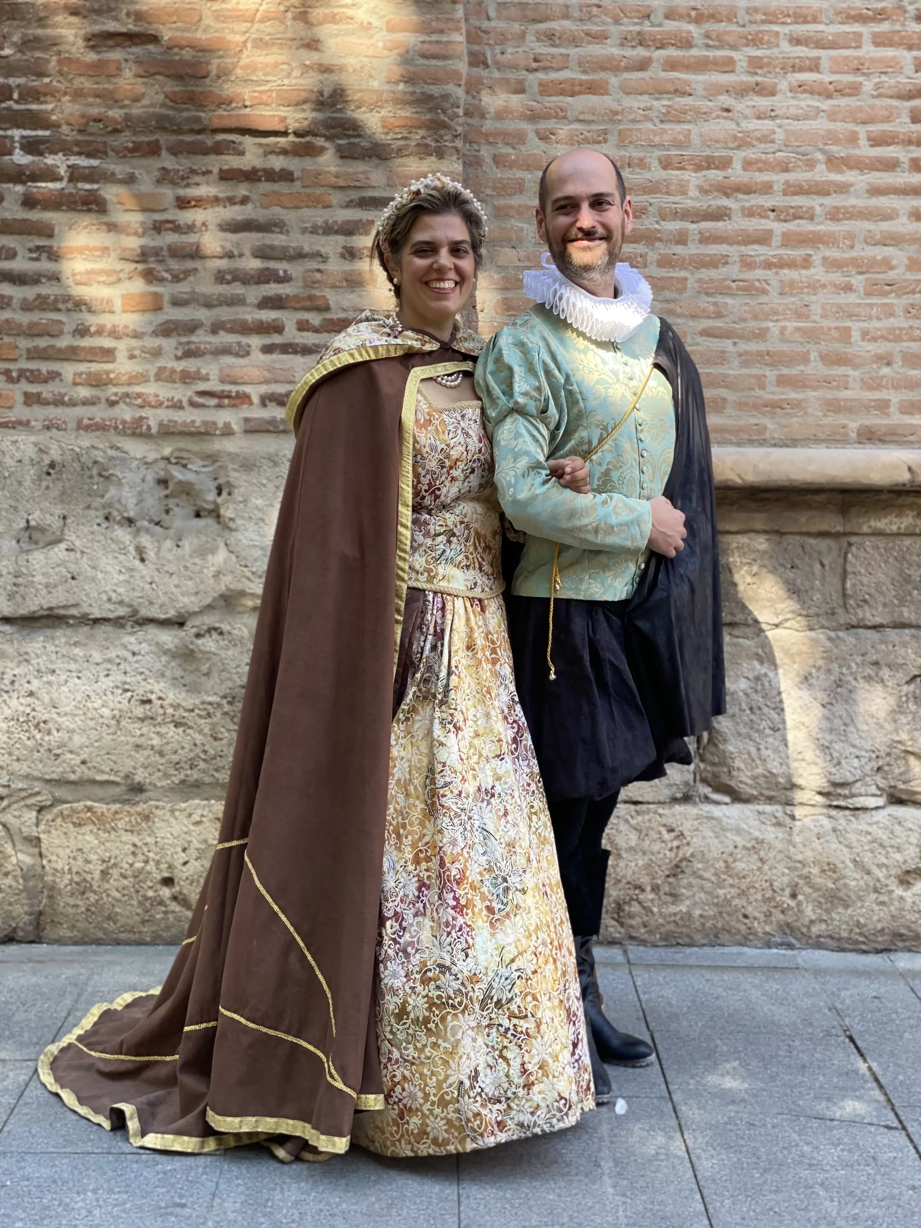 Pareja capa marron menta — Mercado Cervantino 2023, confeccionado en Tresele