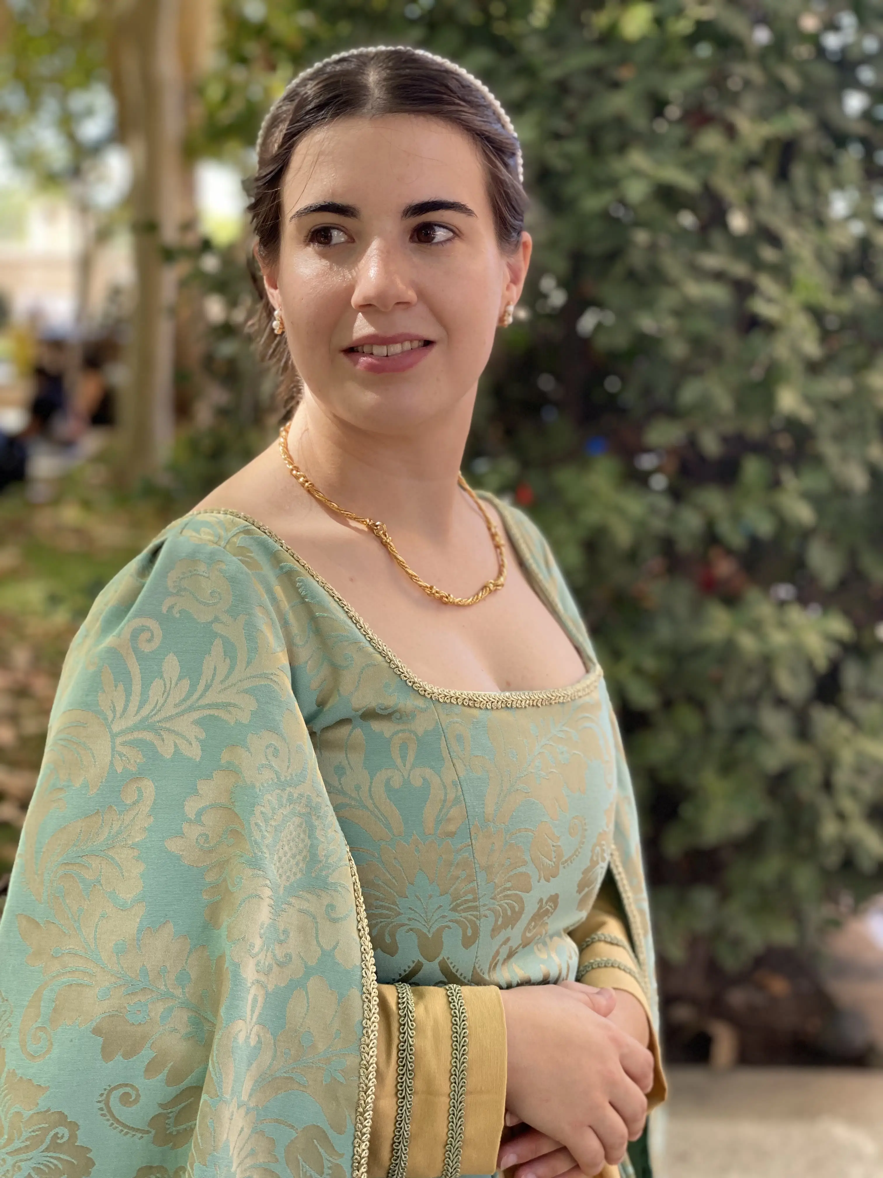 Retrato dama aguamarina oro — Mercado Cervantino 2023, confeccionado en Tresele