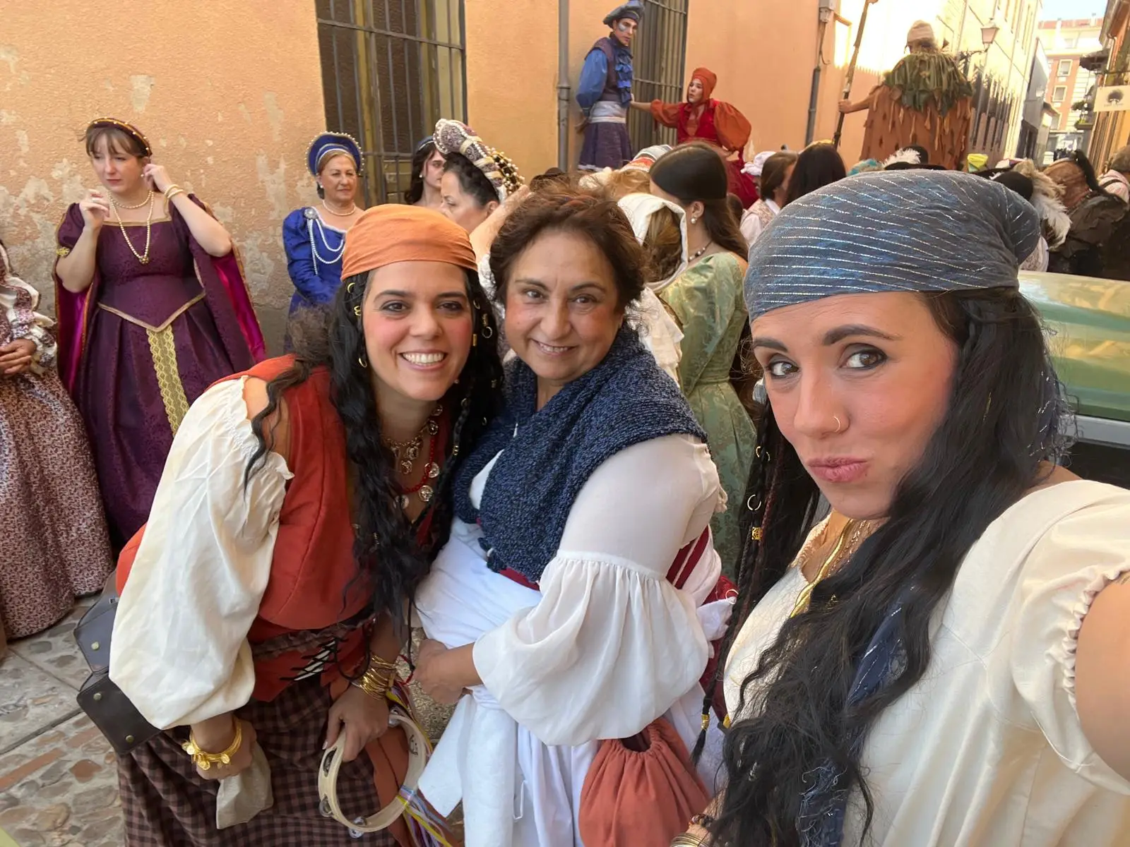 Selfie grupo juglares callejon — Mercado Cervantino 2025, confeccionado en Tresele