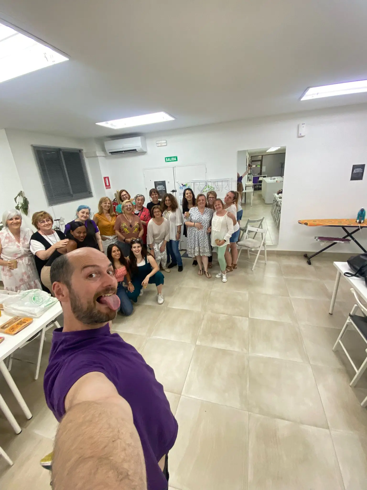 Alumnas y alumnos de la gran familia de Tresele en el taller