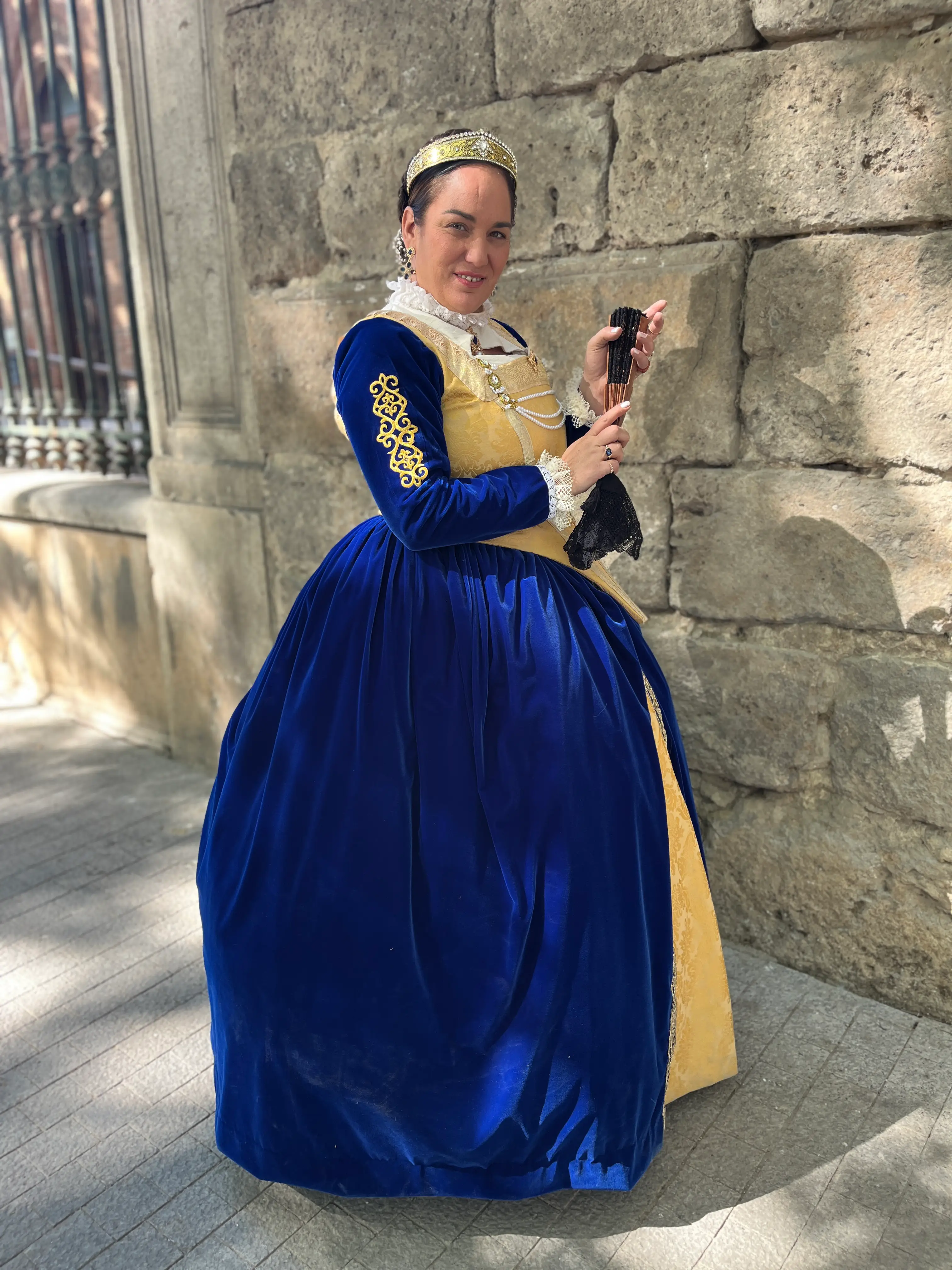 Traje azul terciopelo dorado — Mercado Cervantino 2026, confeccionado en Tresele