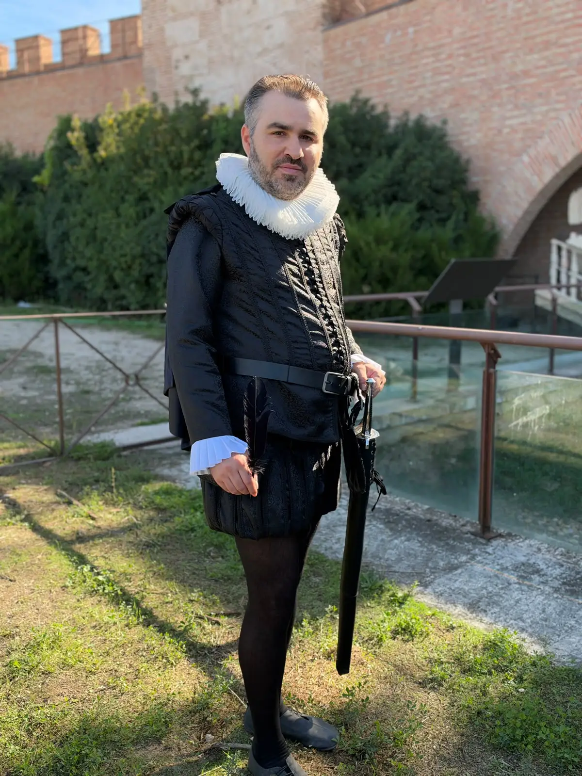 Traje caballero negro gorguera — Mercado Cervantino 2026, confeccionado en Tresele